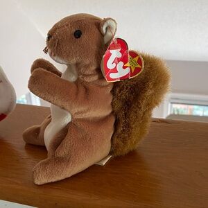 Ty Beanie Baby ‘Nuts’ Brown and White Squirrel Plush